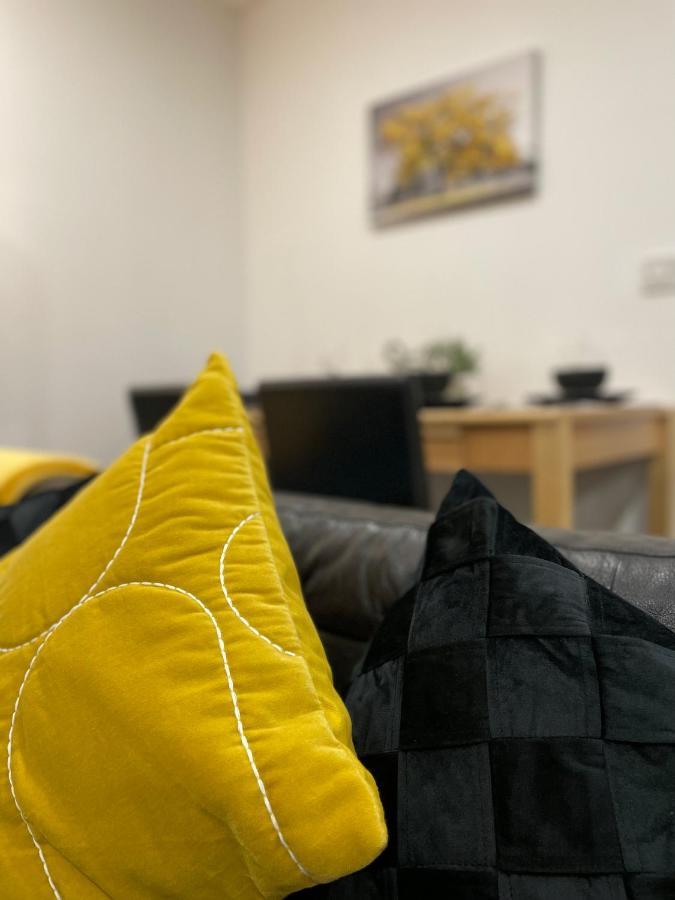 Luxurious 2 Bed Apartment In Heart Of Burnley With Private Parking エクステリア 写真