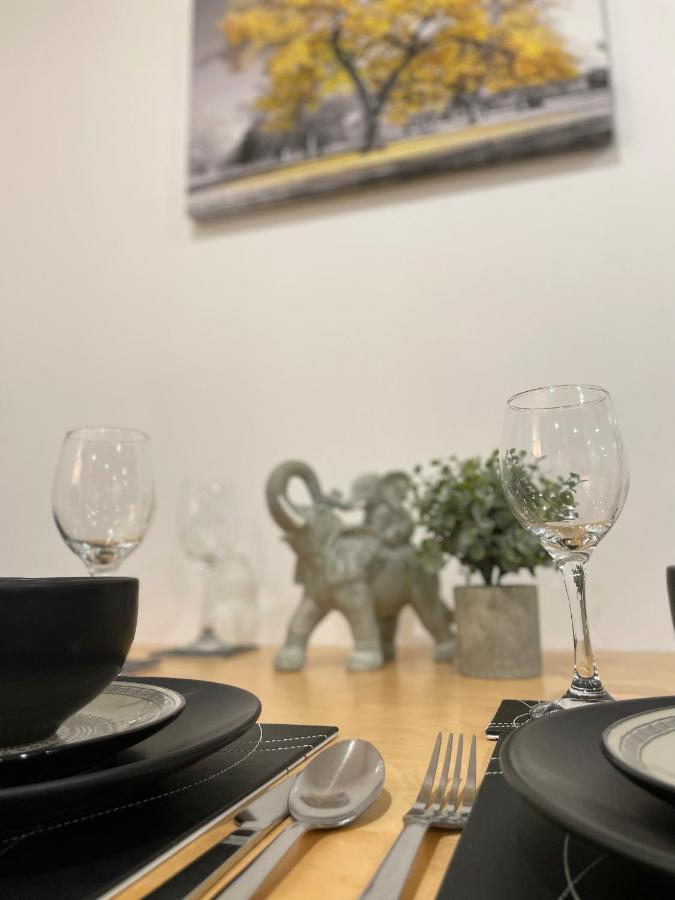Luxurious 2 Bed Apartment In Heart Of Burnley With Private Parking エクステリア 写真